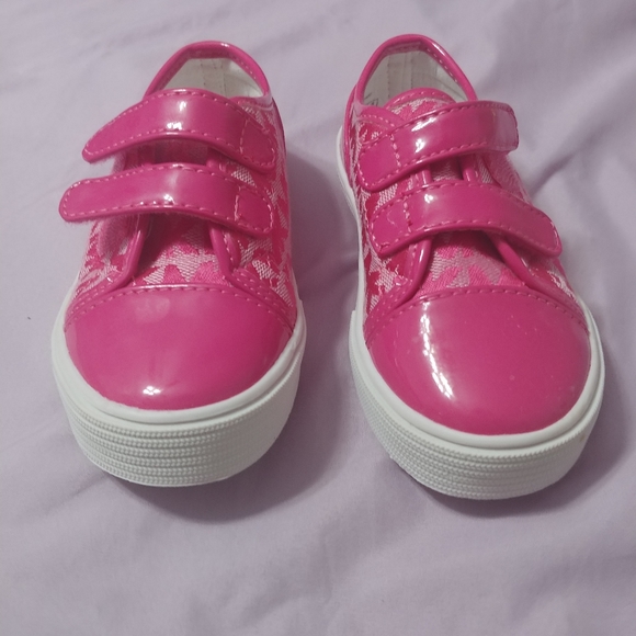 Sneakers - Picture 2 of 9